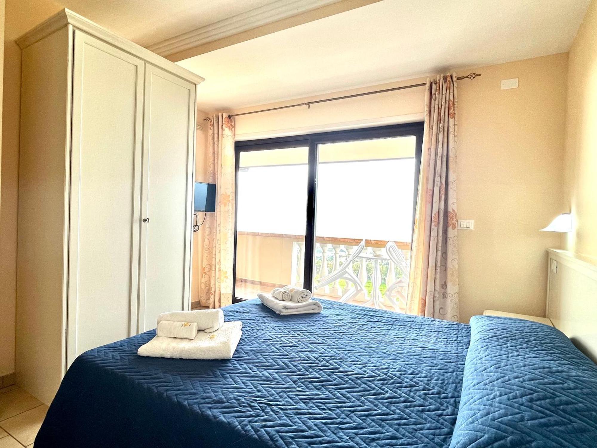 Residenza Domus Aurea Tropea- Vista Mare Hotell Santa Domenica  Eksteriør bilde